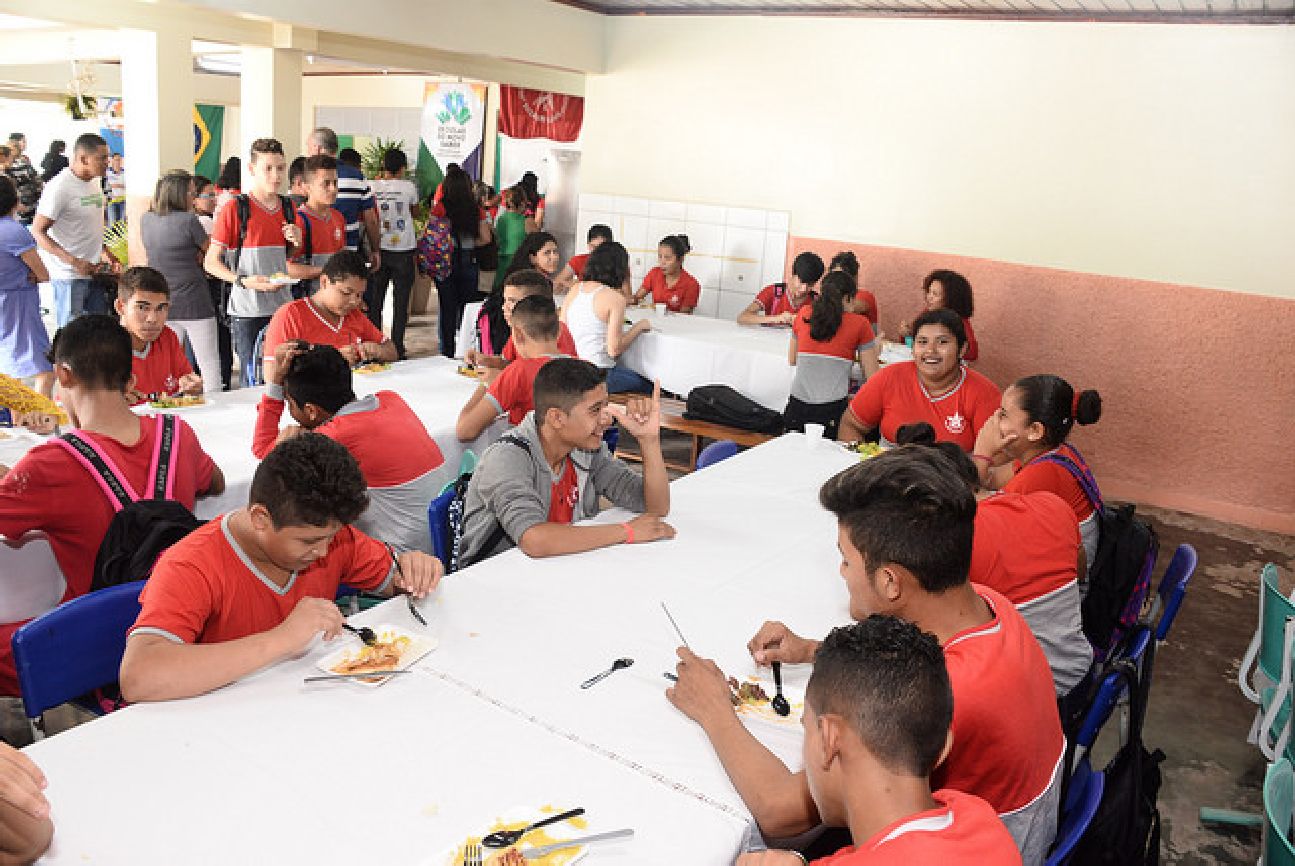Próximo passo será lançar o Cartão Escola, que vai substituir a emissão de cheques para a compra da alimentação dos alunos