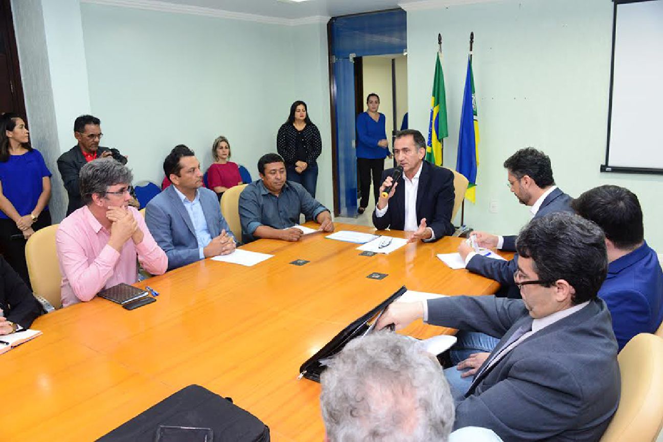 Governador Waldez Góes reuniu com os prefeitos das três cidades que formam a Região Metropolitana da Capital