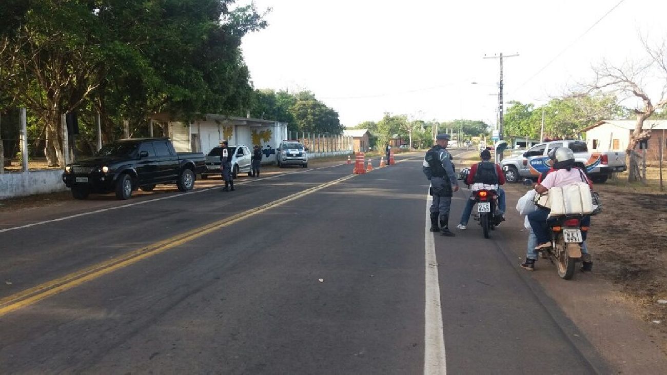 As equipes do Batalhão de Policiamento Rodoviário Estadual realizaram 600 abordagens a veículos durante a operação.