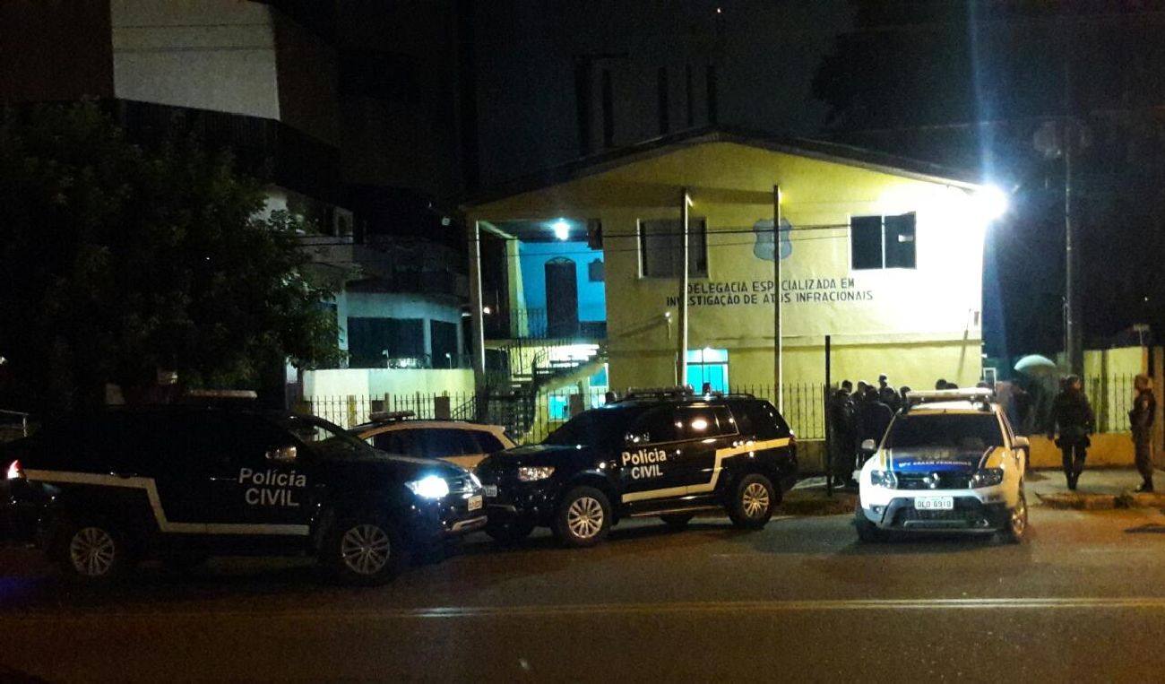 Policiais começaram a cumprir mandados no início da manhã