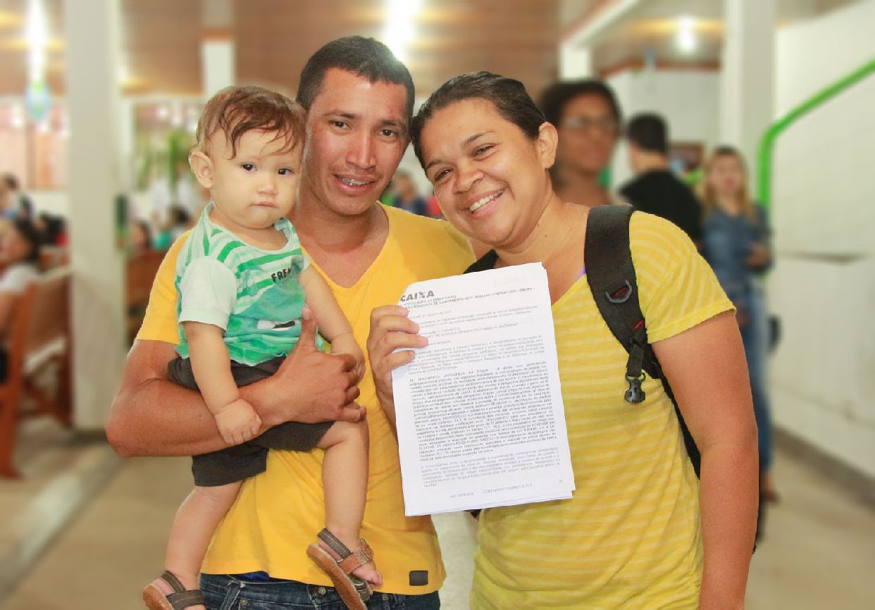 Ana Cristina Sena, que vai morar na residência própria com o marido, Wellington, e os filhos Davi e Benício. Segundo ela, por ter passado a vida inteira morando na área de ressaca, em condições precárias, nunca imaginou que um dia teria uma casa boa.