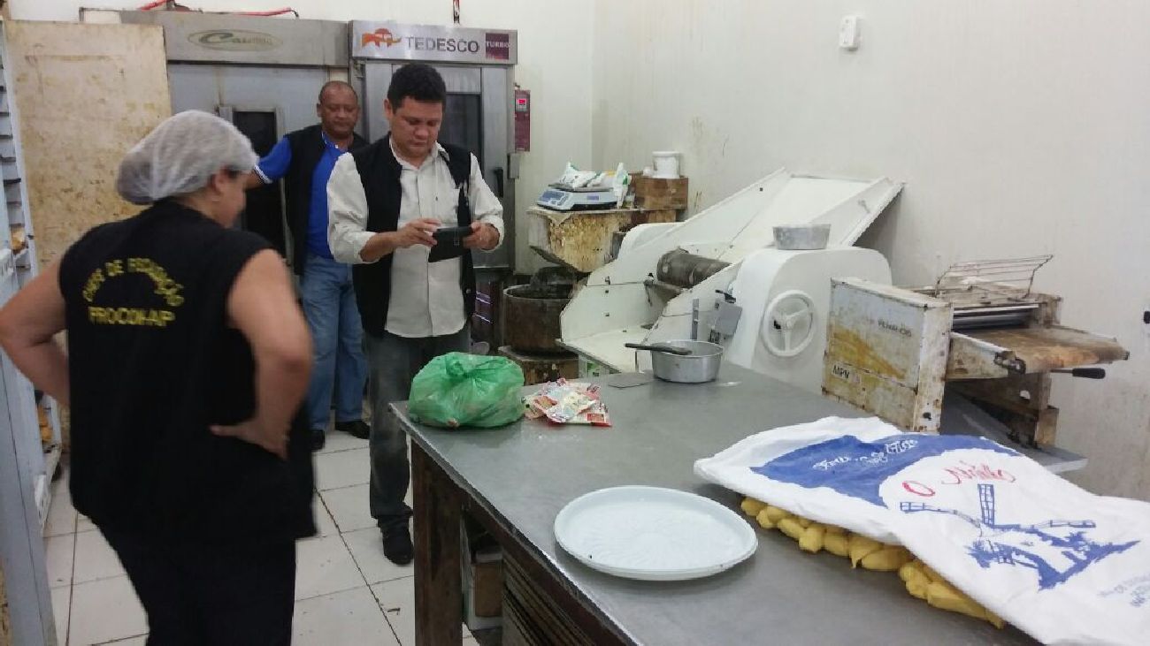 Panificadora funcionava com diversos produtos estragados na cozinha e sem a higienização necessária