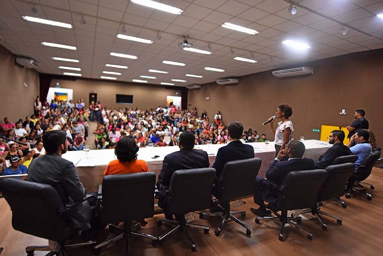 Abertura do evento foi marcada pela grande participação dos entes envolvidos na discussão dos temas voltados à assistência social