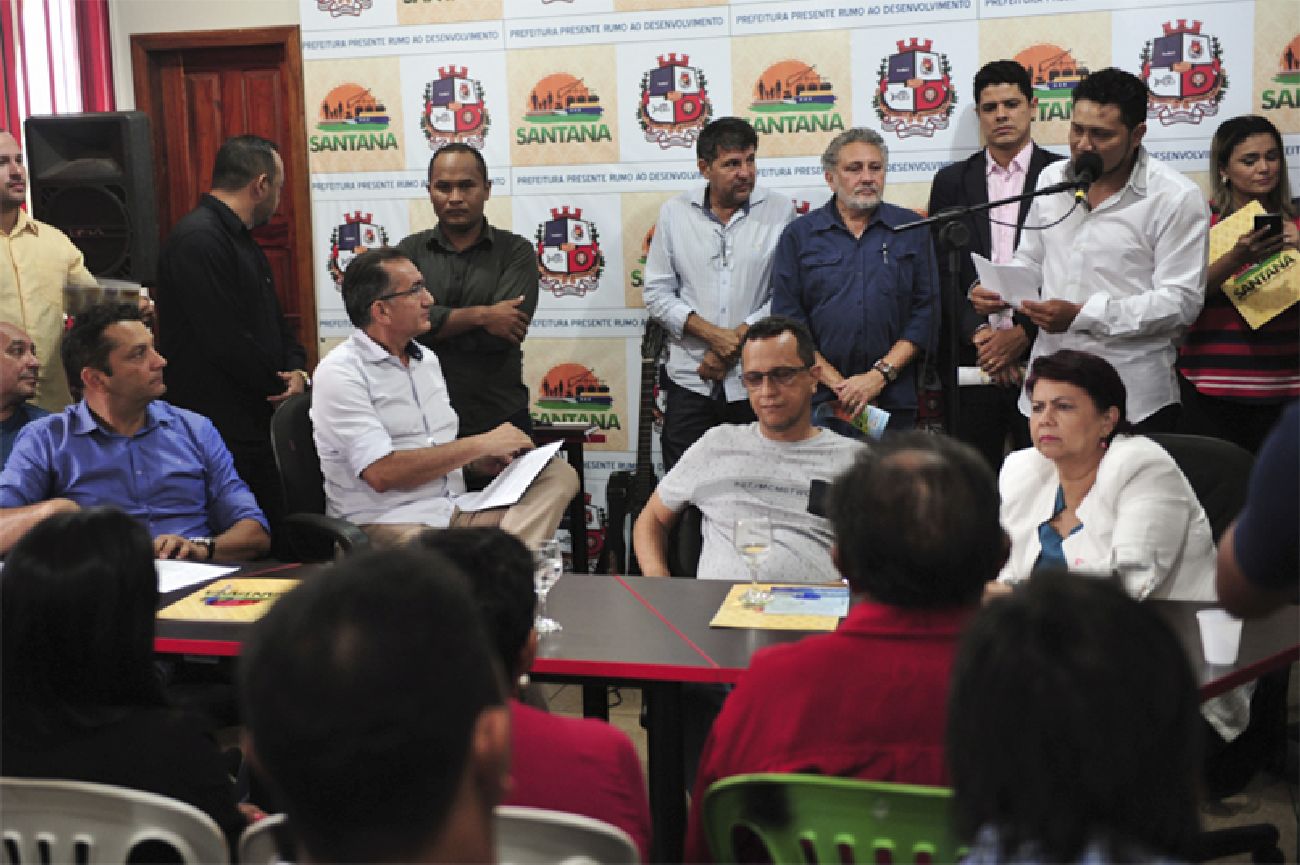 Os moradores fizeram suas considerações diretamente ao governador durante quase cinco horas.