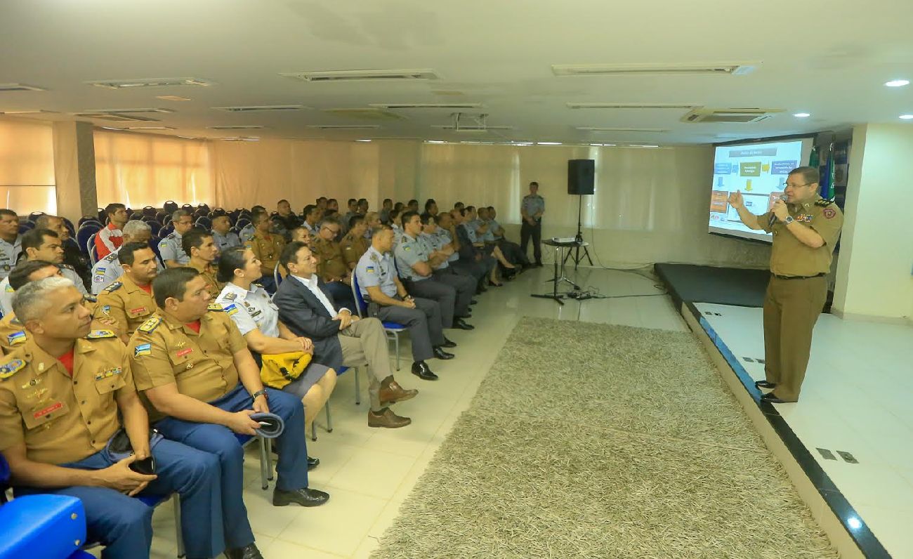 O coronel Sérgio Soares apresentou a palestra Construção de Cenários, que chama atenção para a análise de variáveis que impactam diretamente nas tomadas de decisões.