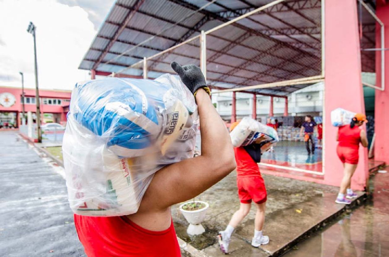 Kits de ajuda humanitária chegaram nesta sexta-feira ao quartel do Corpo de Bombeiros. Envio a Laranjal será feito na próxima semana