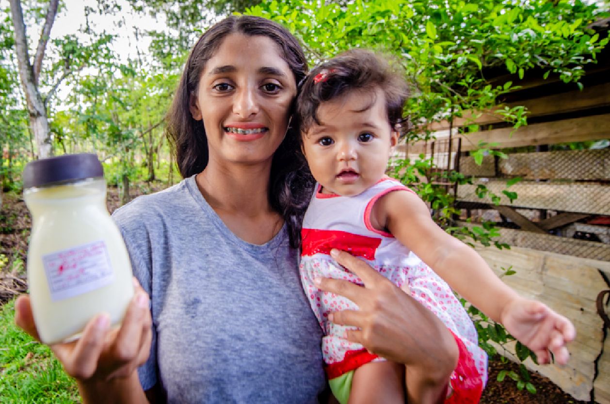 Antônia se orgulha de poder ajudar outros bebês que não conseguem se alimentar no seio de suas mães