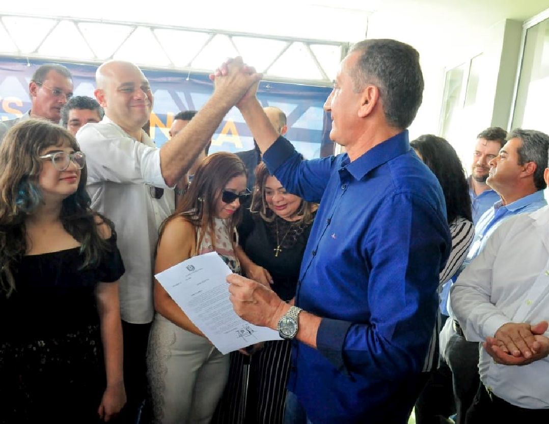Gilson Filho compareceu à solenidade com a família e ficou emocionado com a homenagem