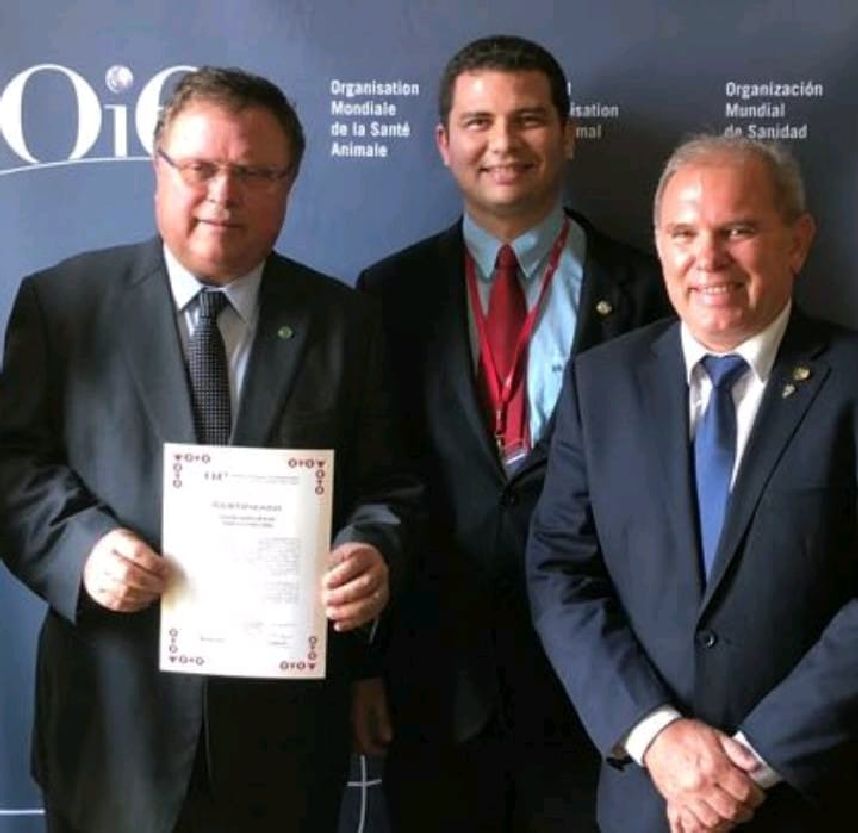Ministro Blairo Maggi, Jesus Pontes (Acriap) e diretor-presidente da Diagro, José Renato Ribeiro, testemunharam a certificação do Brasil, em Paris