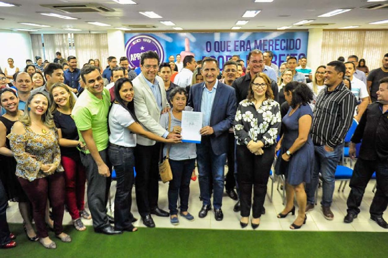 Servidores comemoraram a sanção da lei que reajusta o valor dos plantões em 100%