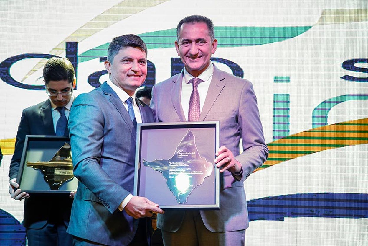 Governador Waldez Góes foi um dos homenageados durante a celebração da posse dos membros da Fecomércio/AP
