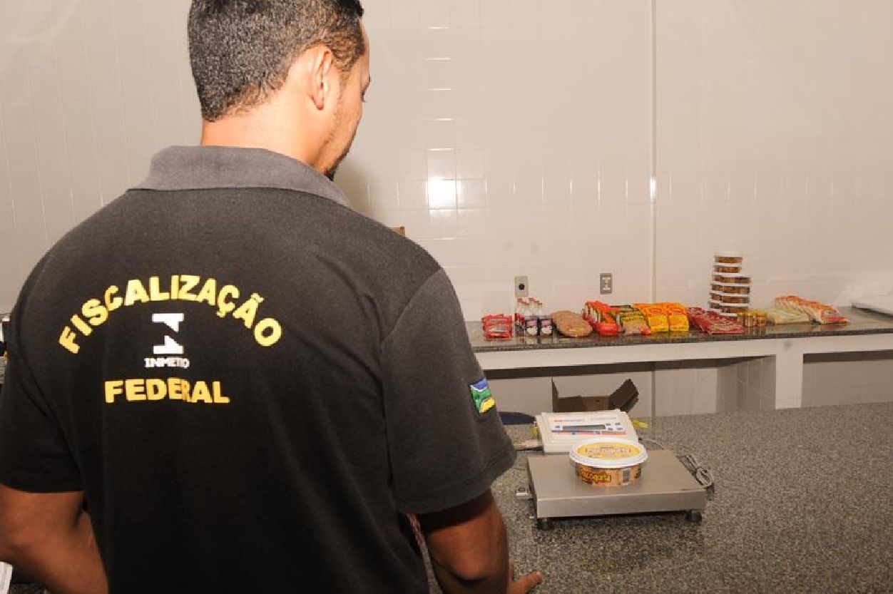 Servidores do Ipem executam serviços delegados pelo Instituto Nacional de Metrologia