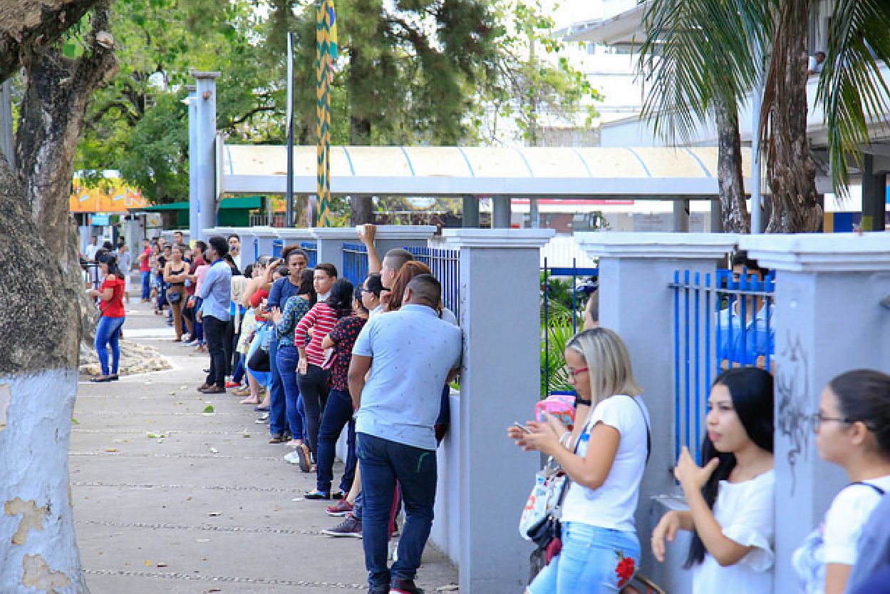 Candidatos concorrerão a vagas de nível médio e superior previstas nos dois editais