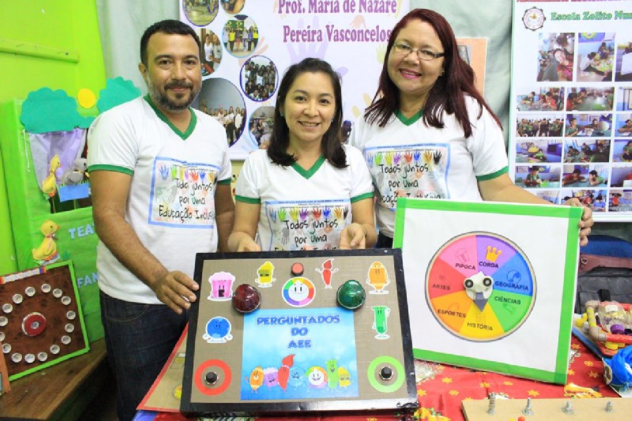 Jogos Perguntados e Quiz, que consistem em perguntas e respostas, foram produzidos a partir de materiais reciclados e auxiliam no aprendizado de Libras e outras disciplinas