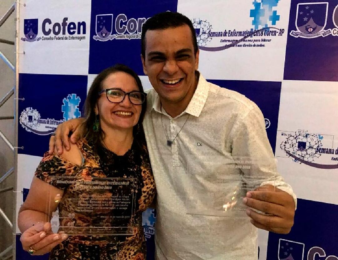 A escolha para a premiação da técnica de enfermagem Neuza do Rego Marques e do enfermeiro Waldir Pires Bitencourt, teve voto direto das categorias de técnicos e enfermeiros