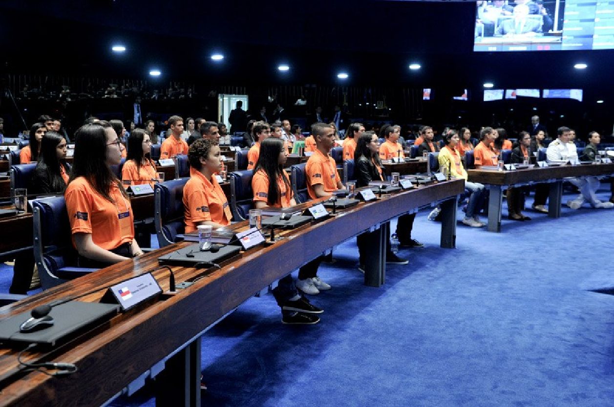 A legislatura tem duração de quatro dias e inicia-se com a posse dos jovens senadores e a eleição da Mesa
