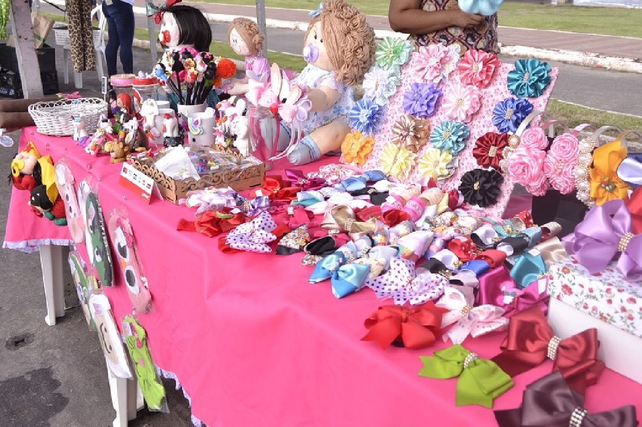 Diversas peças de artesanato foram expostas para a venda durante a Feira de Talentos Femininos