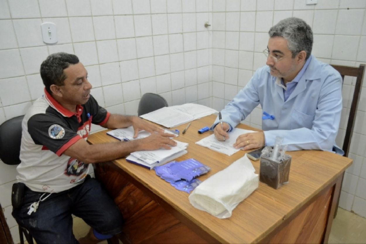 Aos 48 anos, Aluízio Martins faz questão de realizar os exames e cuidar da saúde