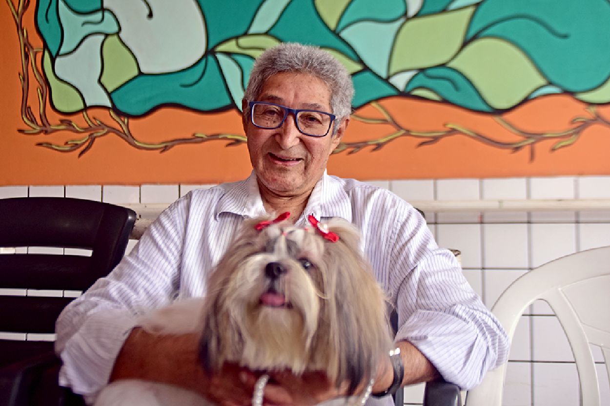 Para Pedro Cruz, 85 anos, a presença dos animais no local traz alegria e diversão para todos os idosos