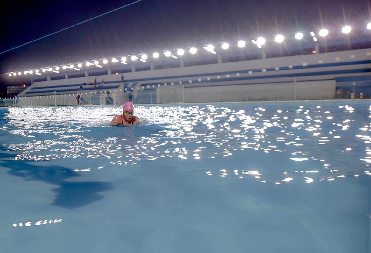 Recentemente a Piscina Olímpica passou por reforma, inclusive na rede elétrica, para funcionar nos três turnos