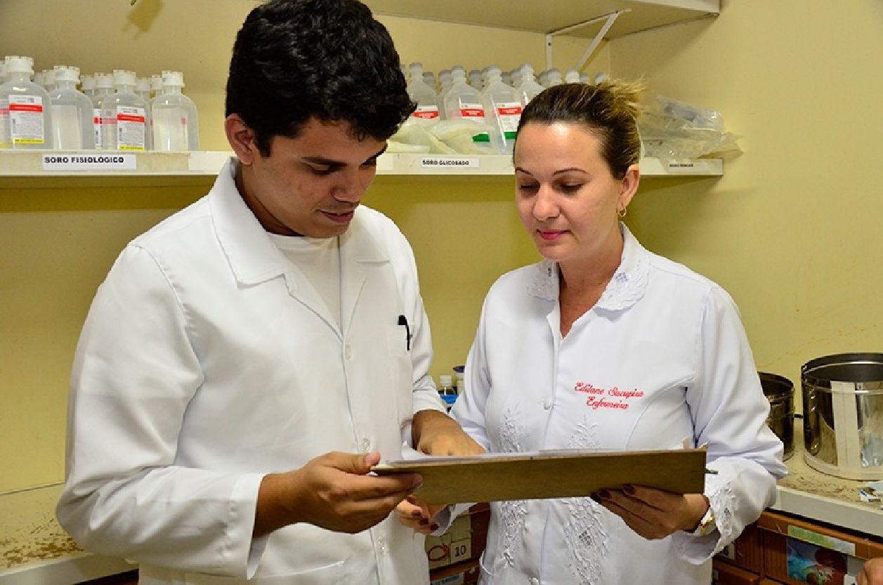 As vagas são destinadas a enfermeiros graduados em Enfermagem em universidades reconhecidas pelo MEC ou com diploma estrangeiro devidamente revalidado no Brasil.