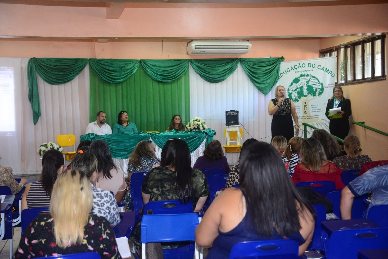Encontro reúne gestores escolares para discutir melhorias na qualidade do ensino ofertado na zona rural