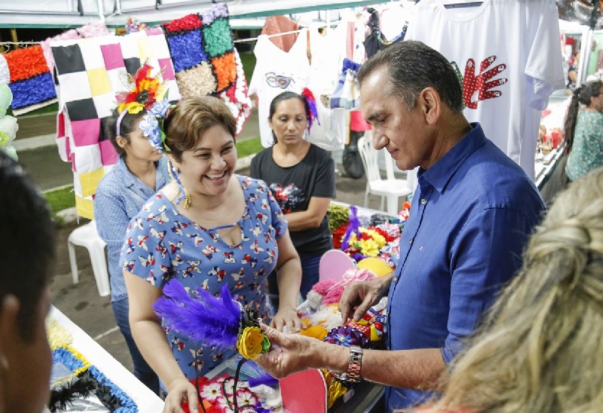 No primeiro dia, o governador Waldez Góes entregou 3 tendas e 50 barracas para serem usadas em outros eventos pelos trabalhadores.