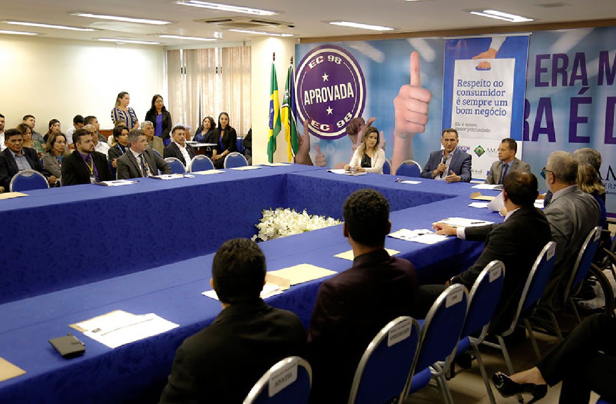 Waldez Góes enfatizou que a mesa de diálogo é uma forma inovadora de otimizar a relação entre consumidores, empreendedores e poder público