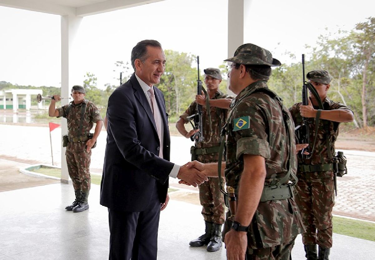 O governador Waldez Góes participou nesta quarta-feira, 18, de programação alusiva ao Dia do Exército, comemorado em 19 de abril