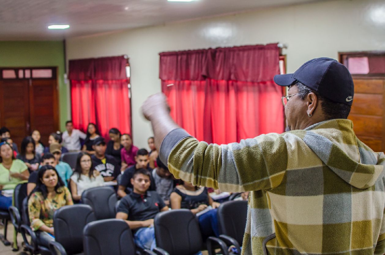 No polo da Escola Estadual Deusolina Salles Farias, 50 jovens participaram do curso de Letrismo nesta terça-feira, 11