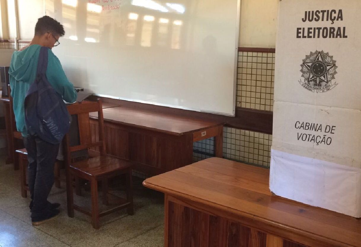 Votação em candidatos à Reitoria da Ueap foi feita com cédula de papel