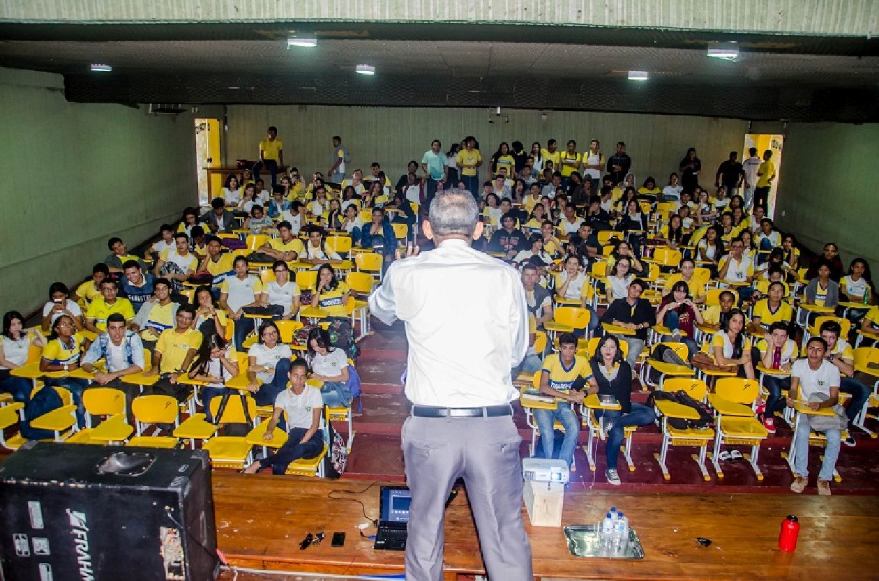 Entre as atividades desenvolvidas pela Defensoria Pública, está o Projeto Defenap nas Escolas com simulações que conscientizam sobre a prevenção do uso de entorpecentes.