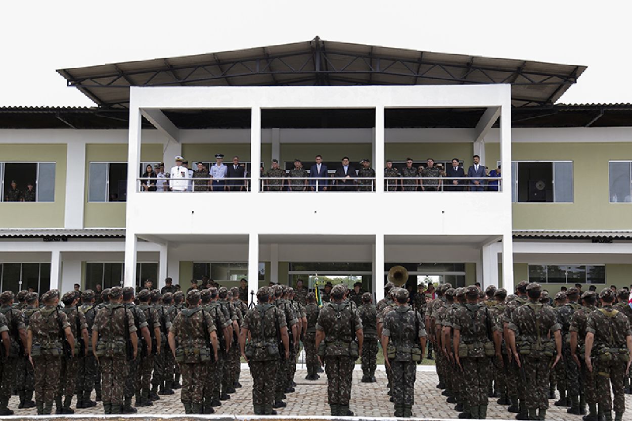 O governador Waldez Góes participou da solenidade em que o general Luiz Viana Filho, assumiu o comando da brigada.