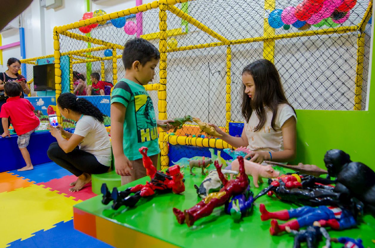 Brincando, as crianças conseguem desenvolver a parte cognitiva, de linguagem e motora