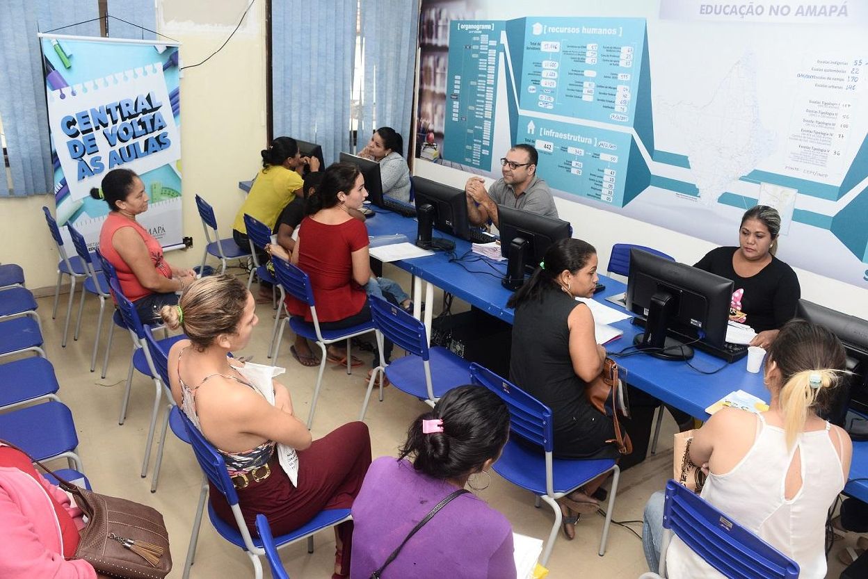 Central de Volta às Aulas foi instalada na Seed para esclarecimento de dúvidas e divergências na pré-matrícula.
