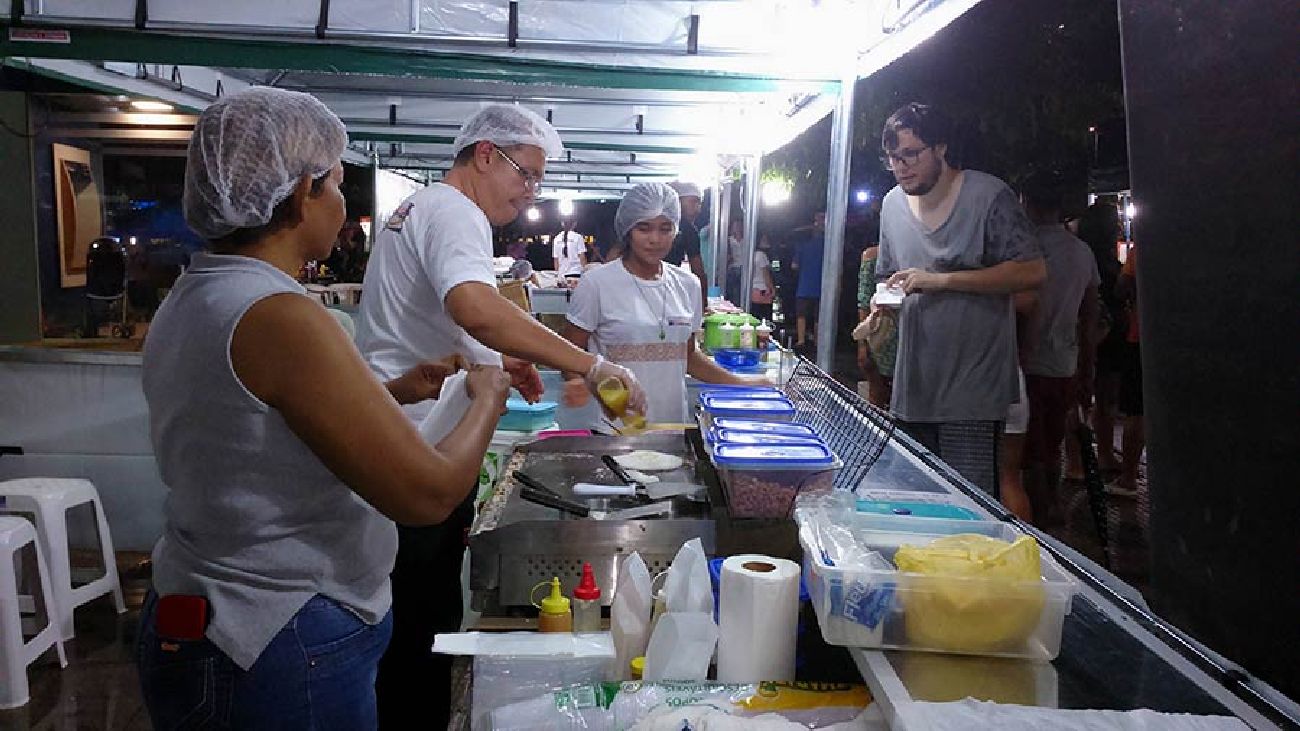 Empreendedores aproveitaram o bom movimento nos três dias de feira para faturar com as vendas
