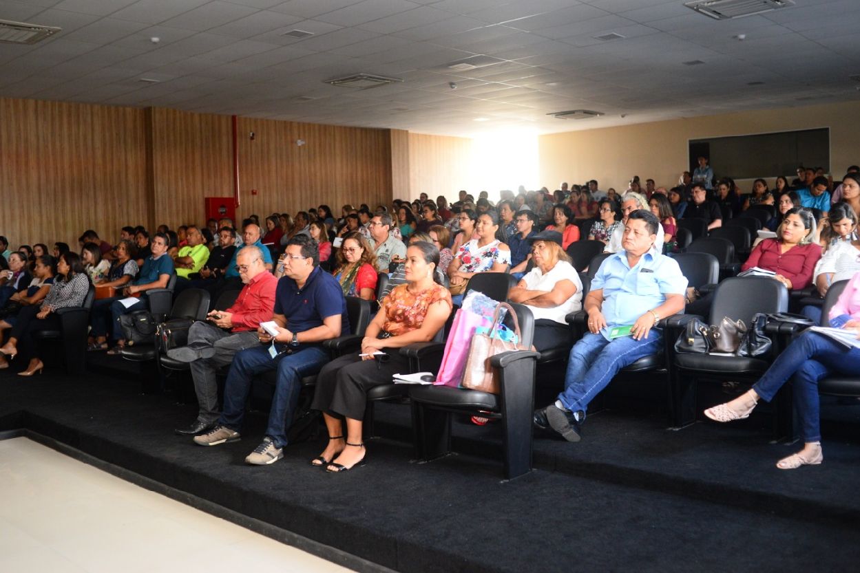 Gestores escolares e coordenadores pedagógicos de escolas de ensino médio dos 16 municípios amapaenses participam do encontro