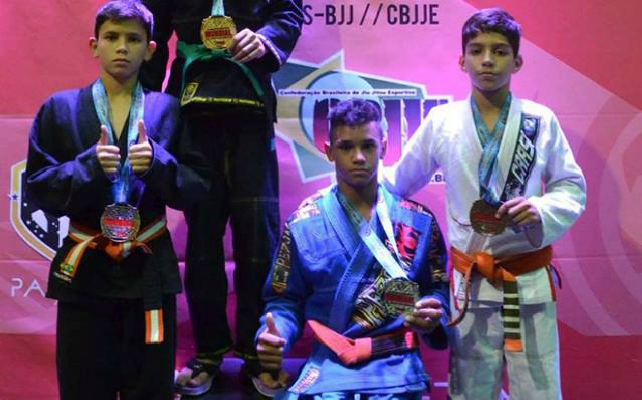 Lucas Tiago (centro) será um dos representantes do Amapá no Mundial de Jiu-Jitsu, em São Paulo