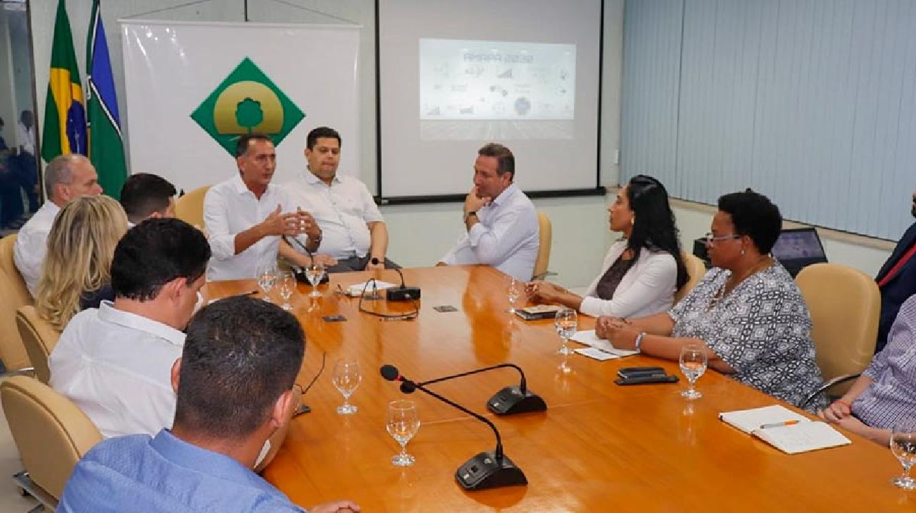 Governador Waldez Góes conduziu encontro no qual o Estado apresentou a uma comitiva do banco o plano de obras