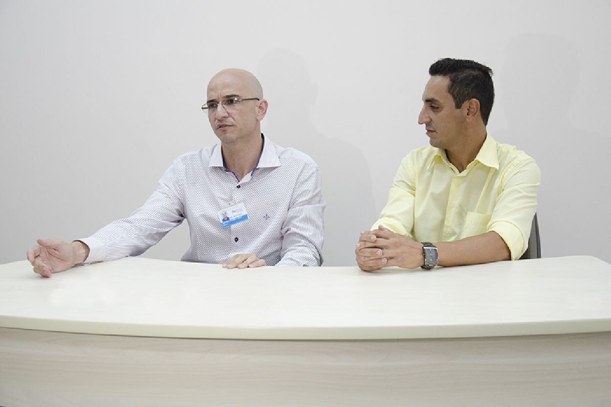 Raphael Haikel, responsável pelas unidades externas de prevenção do Hospital do Amor, e Dagoberto Costa Carvalho, diretor do Instituto, em Macapá, explicaram os procedimentos de seleção