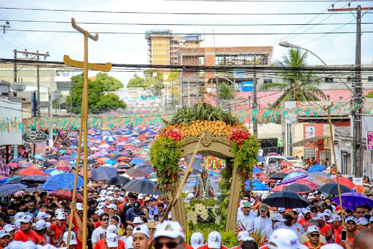 Procissão atraiu milhares de pessoas à capital, Macapá