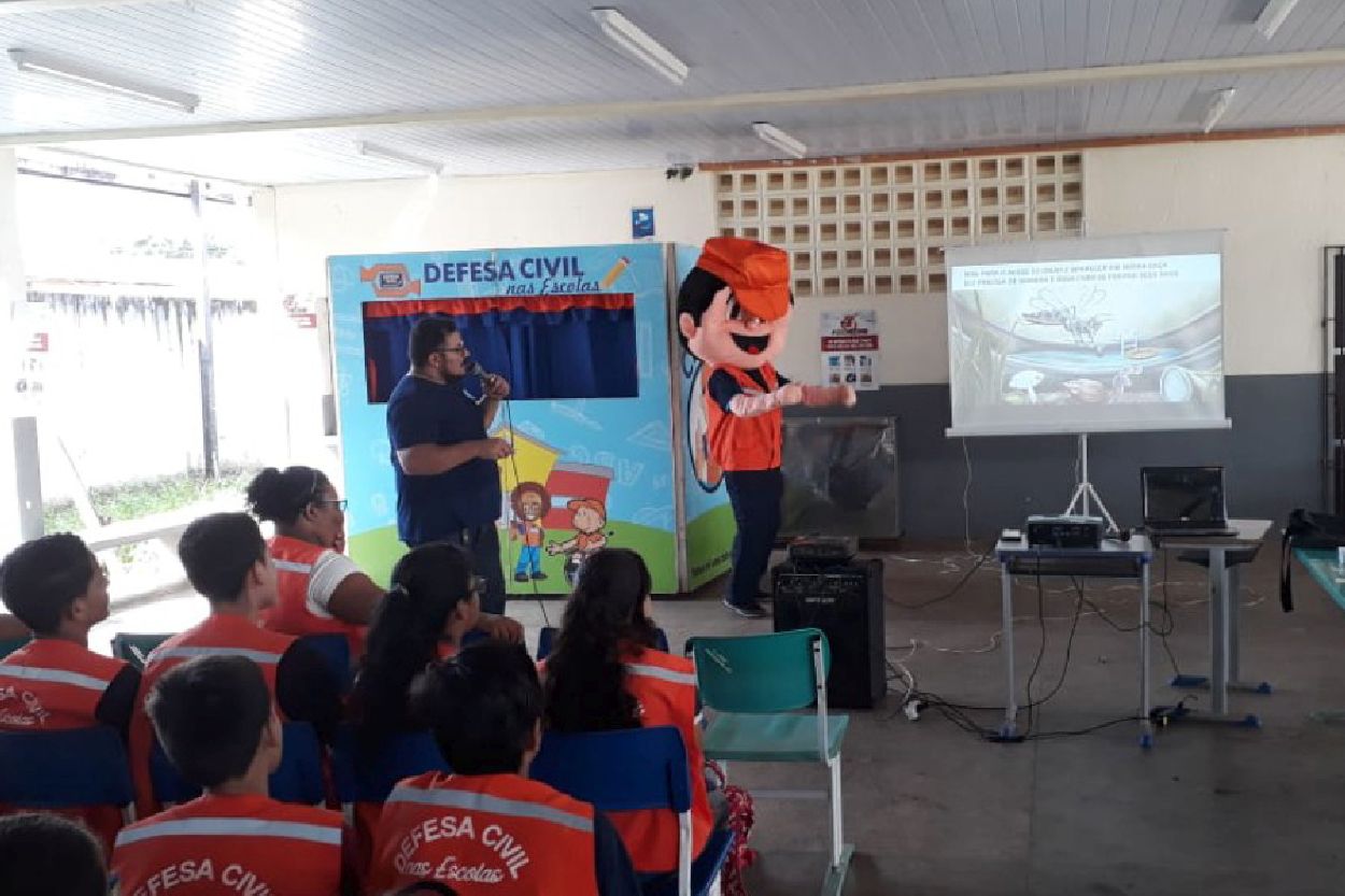 SVS, Defesa Civil Estadual e Seed percorrem unidades de ensino levando informação e conscientização aos estudantes