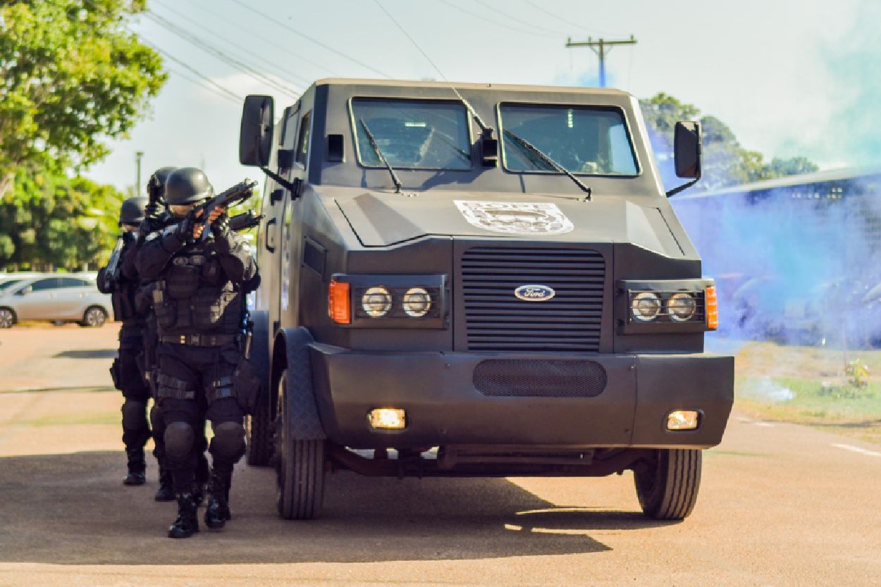 Veículo tem blindagem contra disparos de armas de fogo dos mais diversos calibres