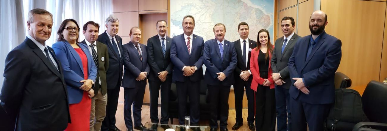 Encontro entre o governador Waldez Góes e o vice-ministro da Agricultura, Nabhan Garcia, contou com a presença de parlamentares do Amapá