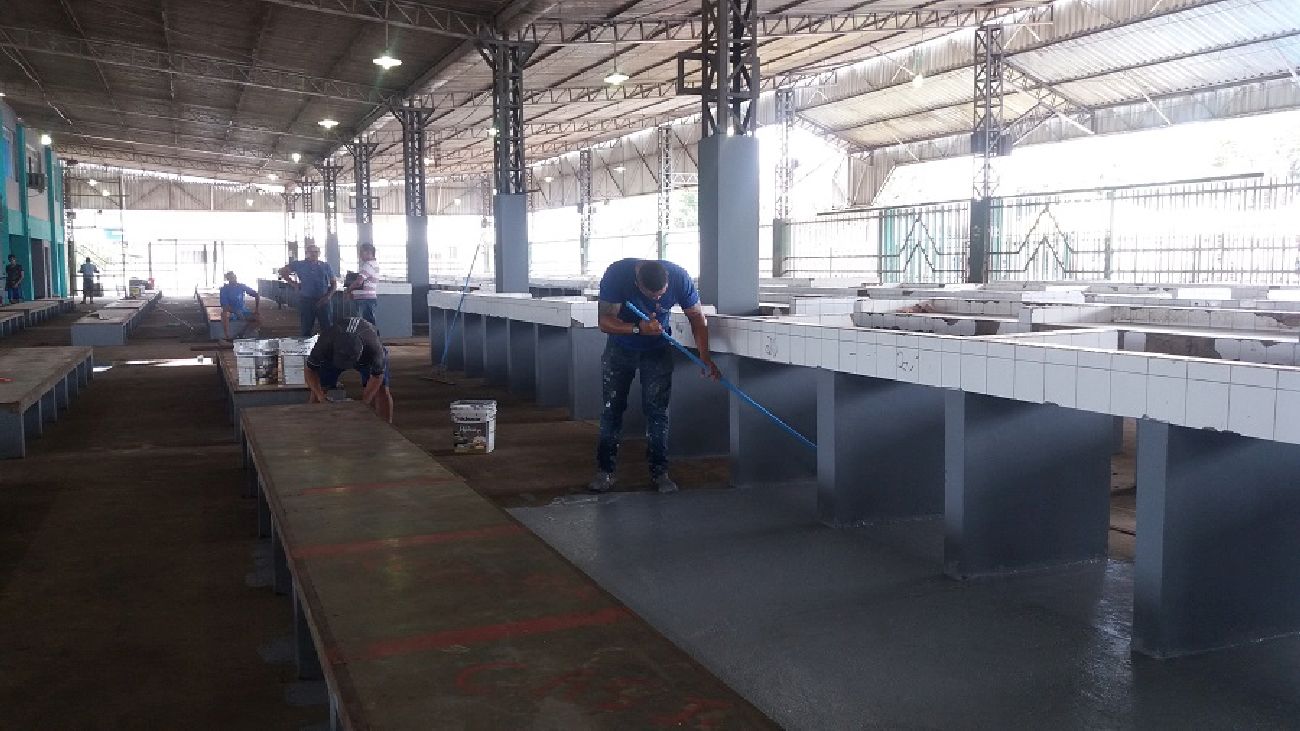 Pinturas e recuperação dos balcões são alguns dos serviços realizados