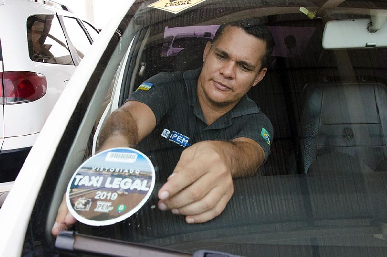 Depois de passar pelo procedimento, o veículo recebe o selo “Táxi Legal”, para certificar que o mesmo foi vistoriado pelo Ipem/AP