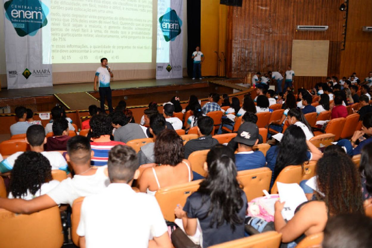 Iniciativa auxilia os estudantes da rede estadual a conquistarem o sonho da graduação