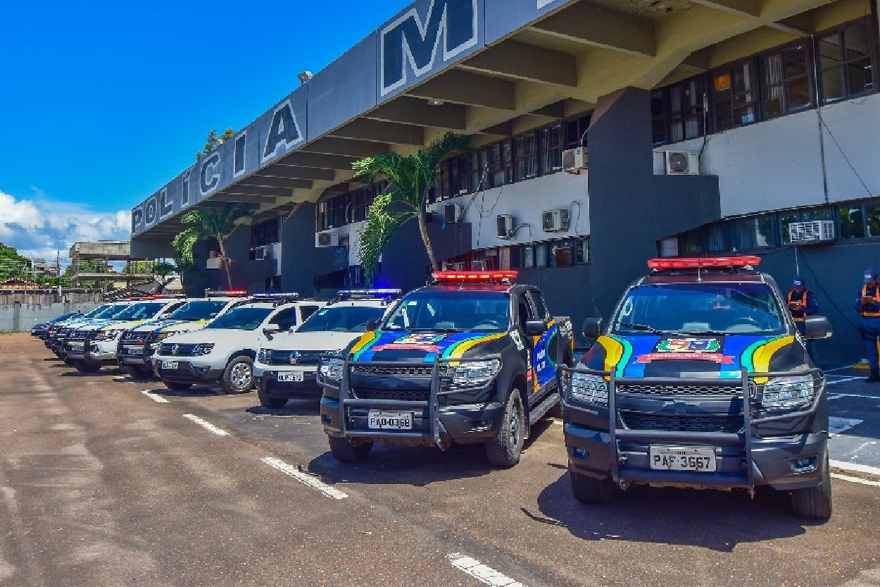 São 28 novas viaturas e 530 pistolas do tipo .40 que irão reforçar os trabalhos de investigação, contribuindo para a redução dos índices de criminalidade.
