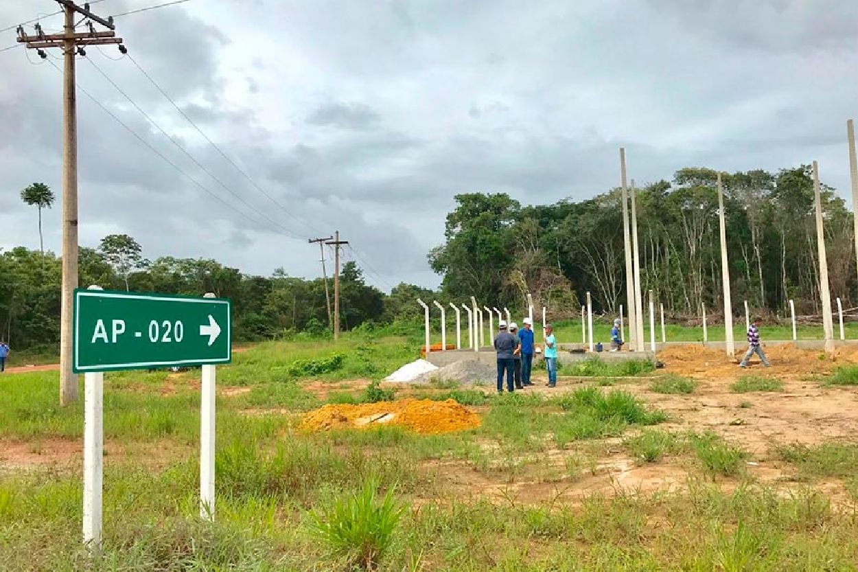 Nesta quinta-feira, governador Waldez Góes visitou o local das obras da subestação que alimentará as redes de energia