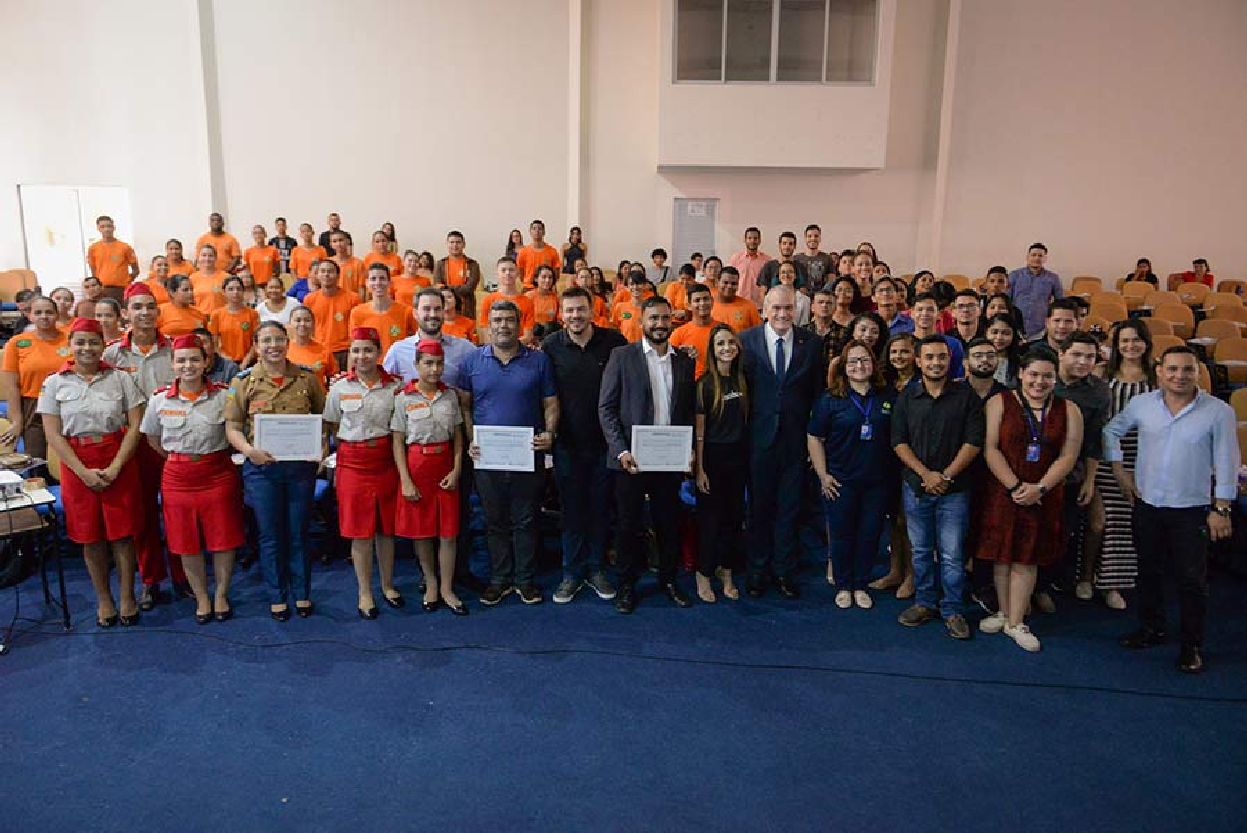 Solenidade entregou certificados a 230 jovens